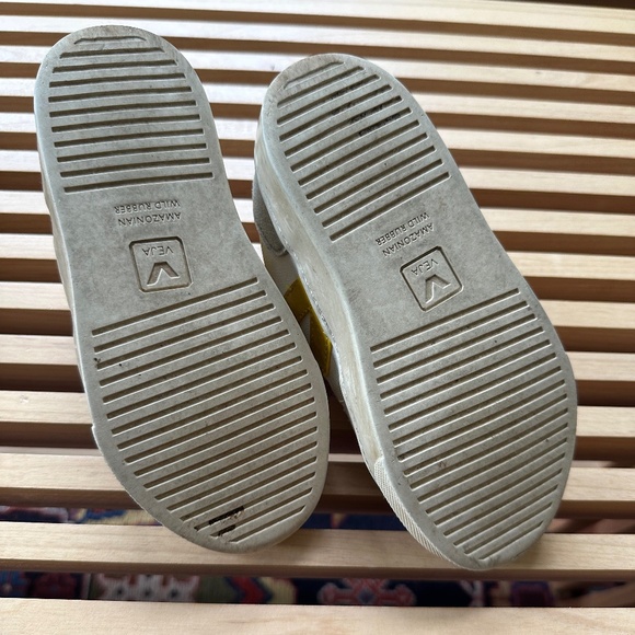 Veja Kids Sneakers in White and Yellow - Picture 4 of 8